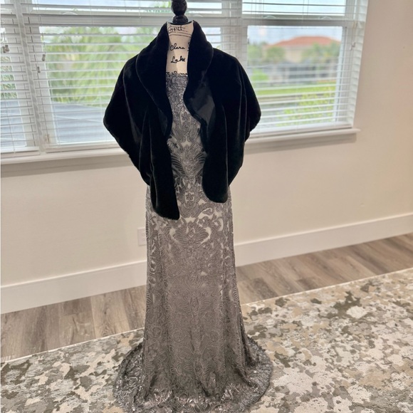 Tadashi Shoji Grey Sequin Gown (Mother of the Bride) - Picture 7 of 8